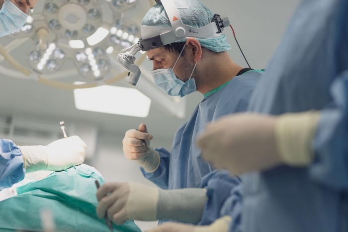 Пластический хирург Валерий Стайсупов выполняет ринопластику