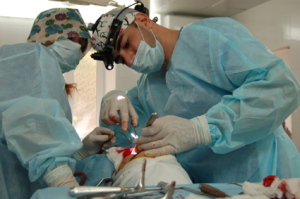 Владислав Григорянц во время операции